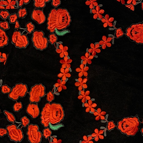 NWOT Missguided Rose Embroidered Skirt - Picture 4 of 4